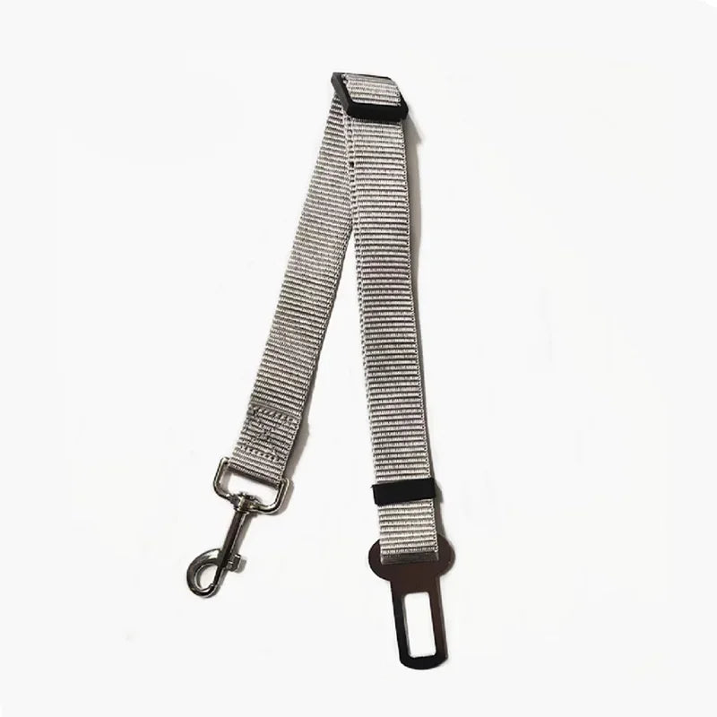 Verstellbarer Auto-Sicherheitsgurt für Hunde und Katzen aus schwarzem Nylon mit silberner Metallschnalle für Sicherheit im Fahrzeug – PfotenEshop.de