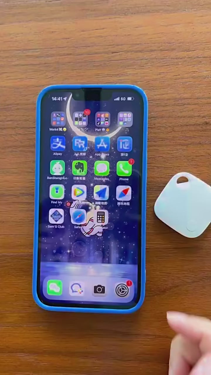 4er Set schwarze Smart Bluetooth Tracker für Hunde und Katzen, kompatibel mit Apple Find My und Google.